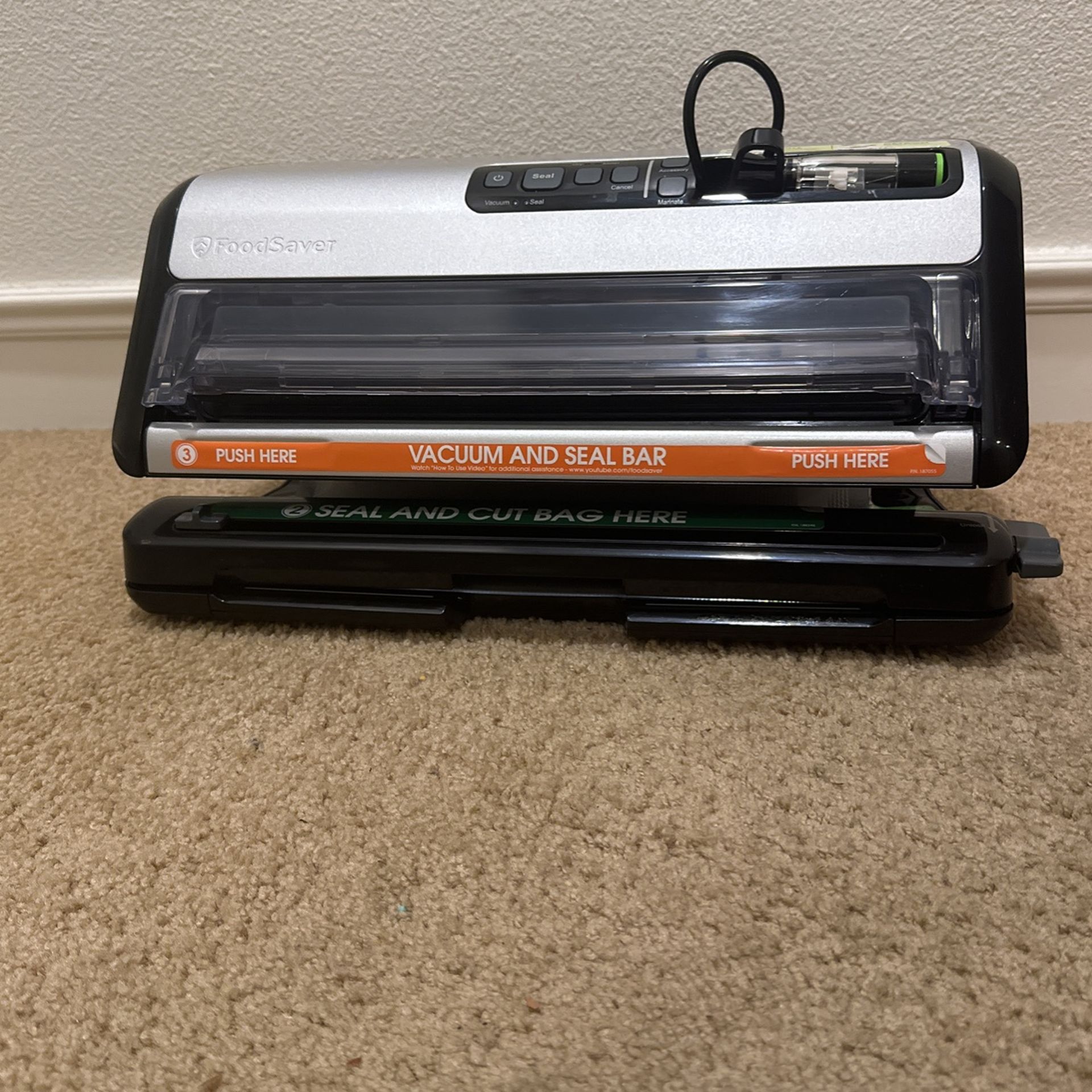 Like New FoodSaver® FM5200 2-in-1 Automatic Vacuum Sealer Machine with Express Bag Maker