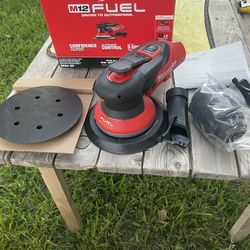 Milwaukee m12 6” 3/32 orbital sander (tool only)