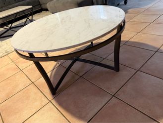 Round coffee table