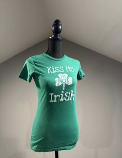 XS Kiss Me I’m Not Irish Shirt