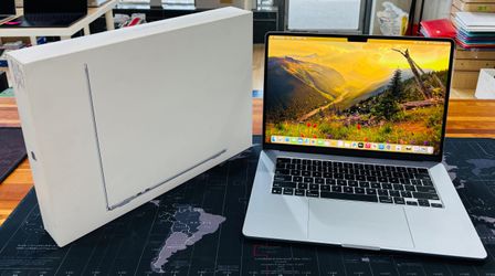 Apple Macbook Air 2025 M4 16GB 512GB -New Open Box Apple care plus till  03/2026