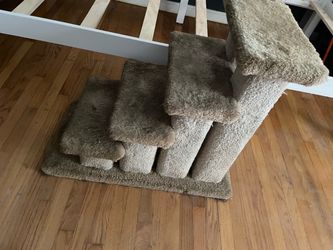 FREE FREE!!!! Dog/cat/animal stepping stand with 4 steps, carpeted, 29” deep x 15.5” wide x 25.5” height