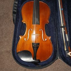  Violin  Missing 2 Strings  Missing  . No Case 