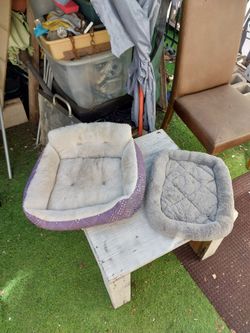 2 Used Cat or Small Dog Beds Machine Washable , Need too be Wash