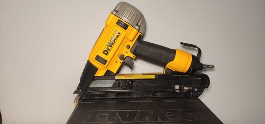 Dewalt Nailer Gun 