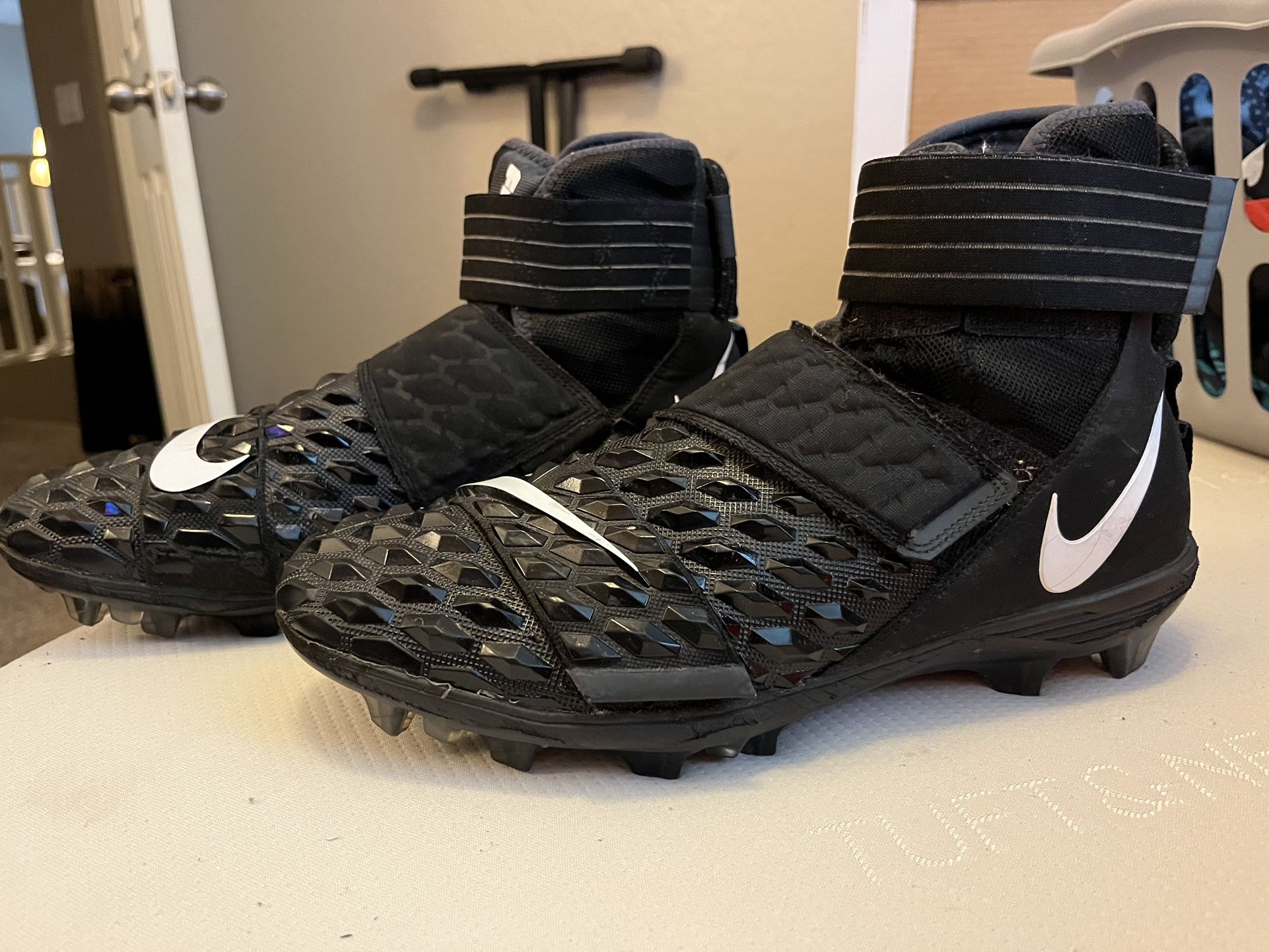 Nike Elite Savage Pro Lineman Cleats for Football, Nike D tack
