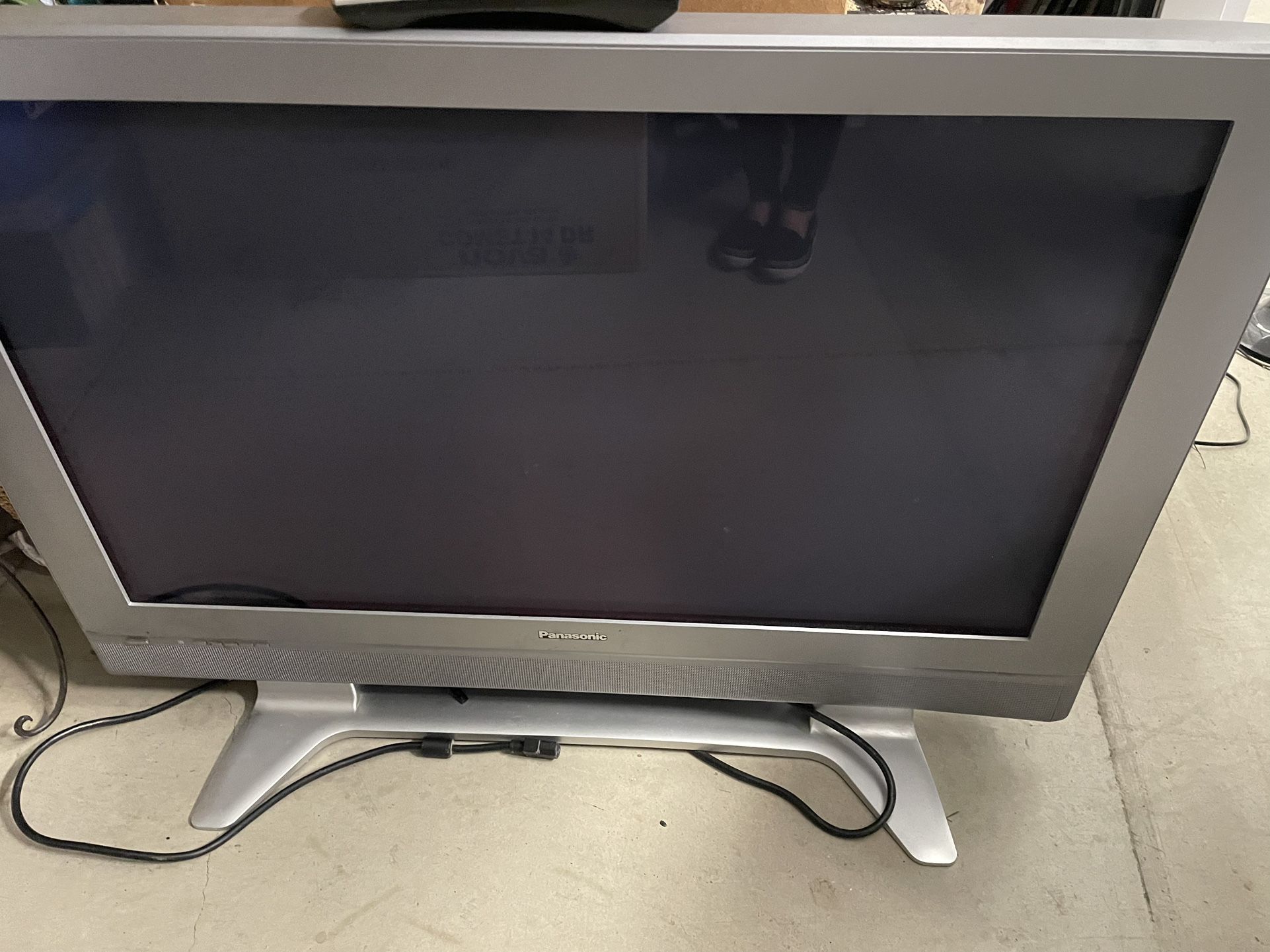 Panasonic 41 Inch Flat Screen Tv With Remote