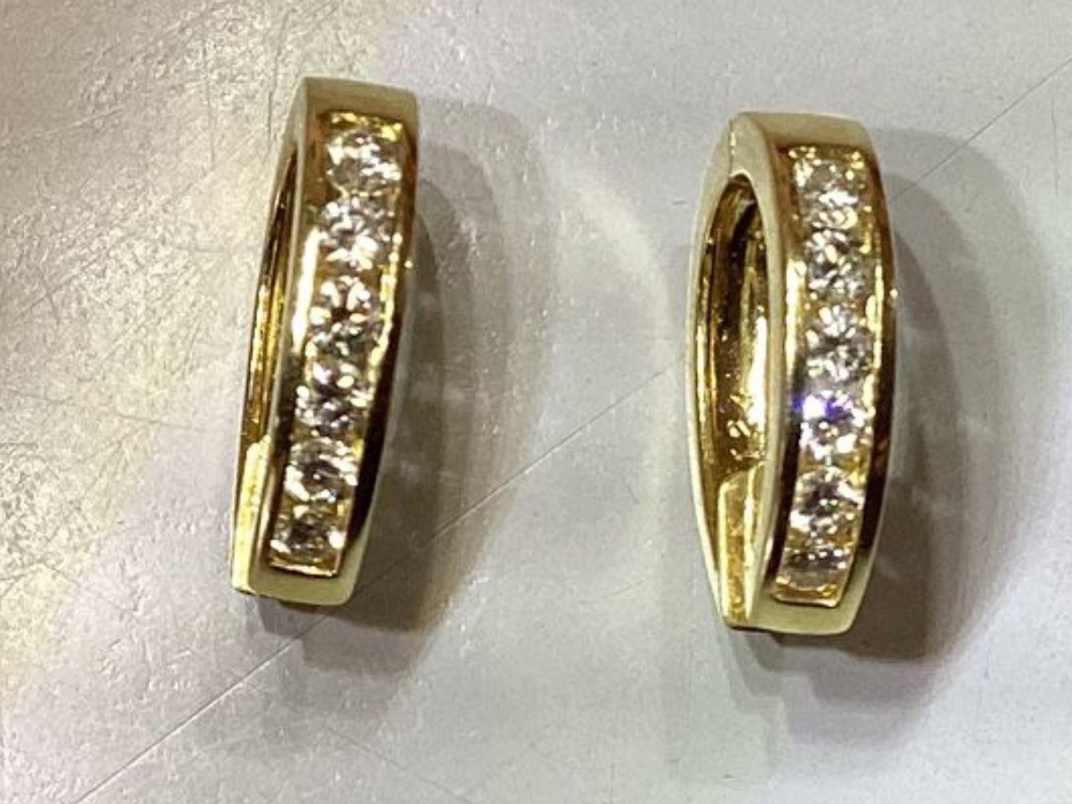 14 Karat Gold 2 1/2 Carat Total Weight Six Diamonds In Each Earring Top Quality $3500 Appraisal 1500