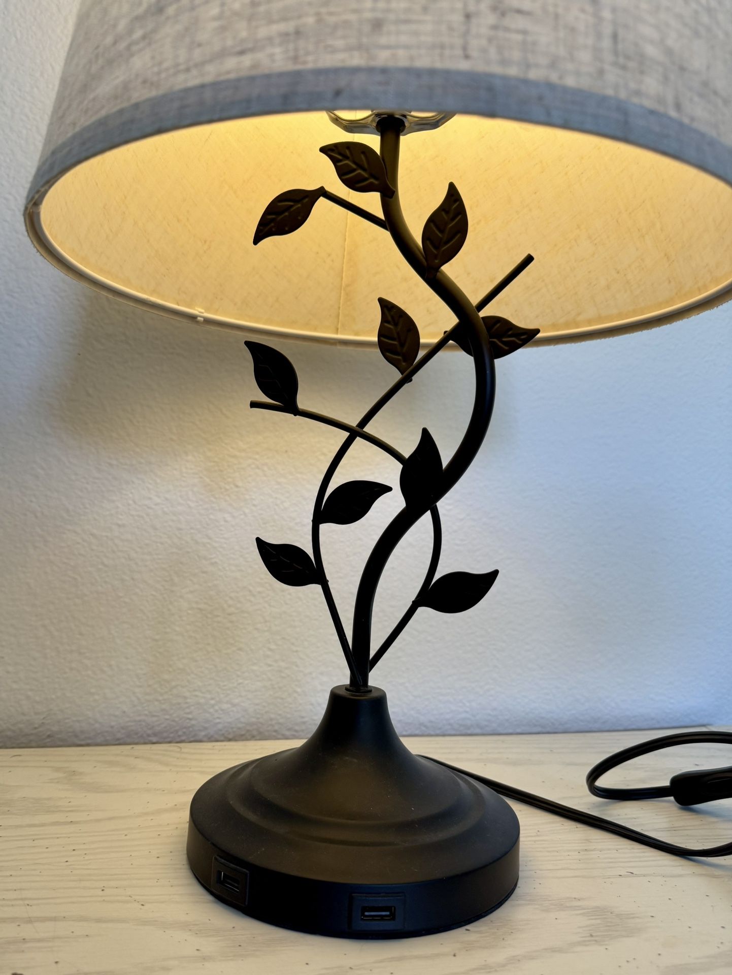 DESK LAMP | Nature Design + built-in USB Charger!