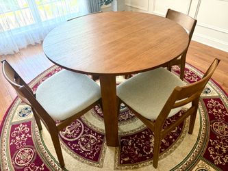 Beautiful dining table with 4 chairs set for sale.