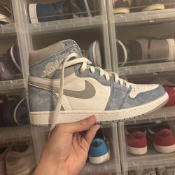 Jordan 1 Hyper Royals 