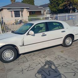 2000 Lincoln Town Car