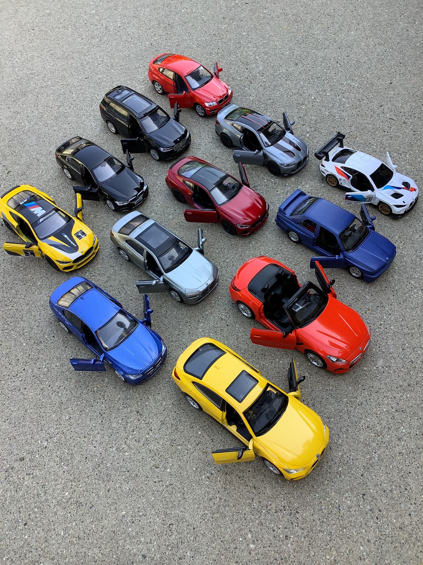 12 New BMW Diecast Cars Scale 1/32 + 1:43 (Valencia) $100