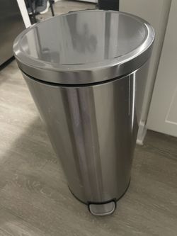 8 Gallon Capacity Trash can Stainless Steel With Soft Pedal Step To Open Stainless Steel Lid 