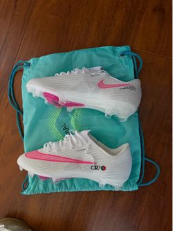 Soccer shoe