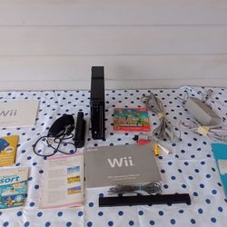 Nintendo Wii console with games Model No RVL-101 