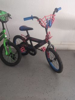 Spider-Man Kids Bike with Training Wheels