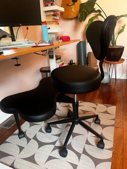 Office chair with leg rest