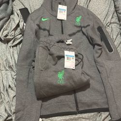 Liverpool Nike Tech 