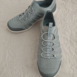 New sketchers flex tennis shoes