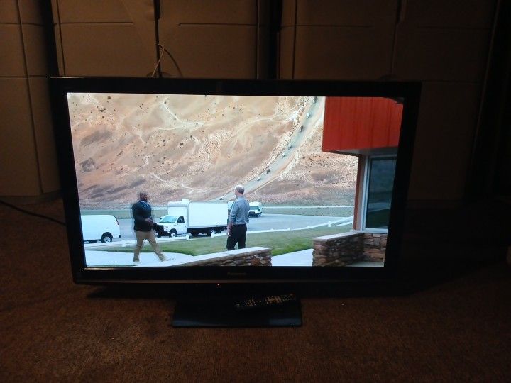 Panasonic 50 Inch Tv. This Is Not a Smart TV. Works Excellent  With Remote. Cable TV, Game Console, Or Antenna TV.  With Sound Bar W/Remote.