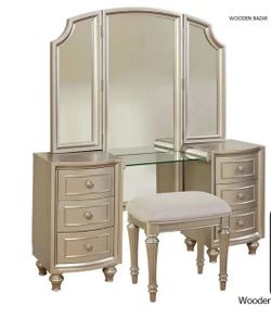 Glam Silver Tri-Fold Mirror Vanity Set