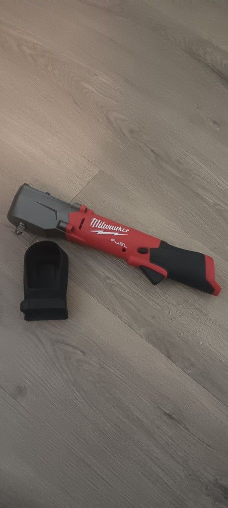 Milwaukee M12 Right Angle Impact Wrench