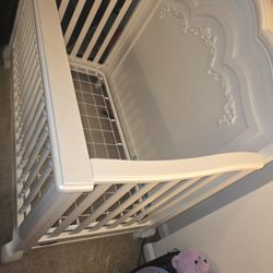 Crib And Changing Table 