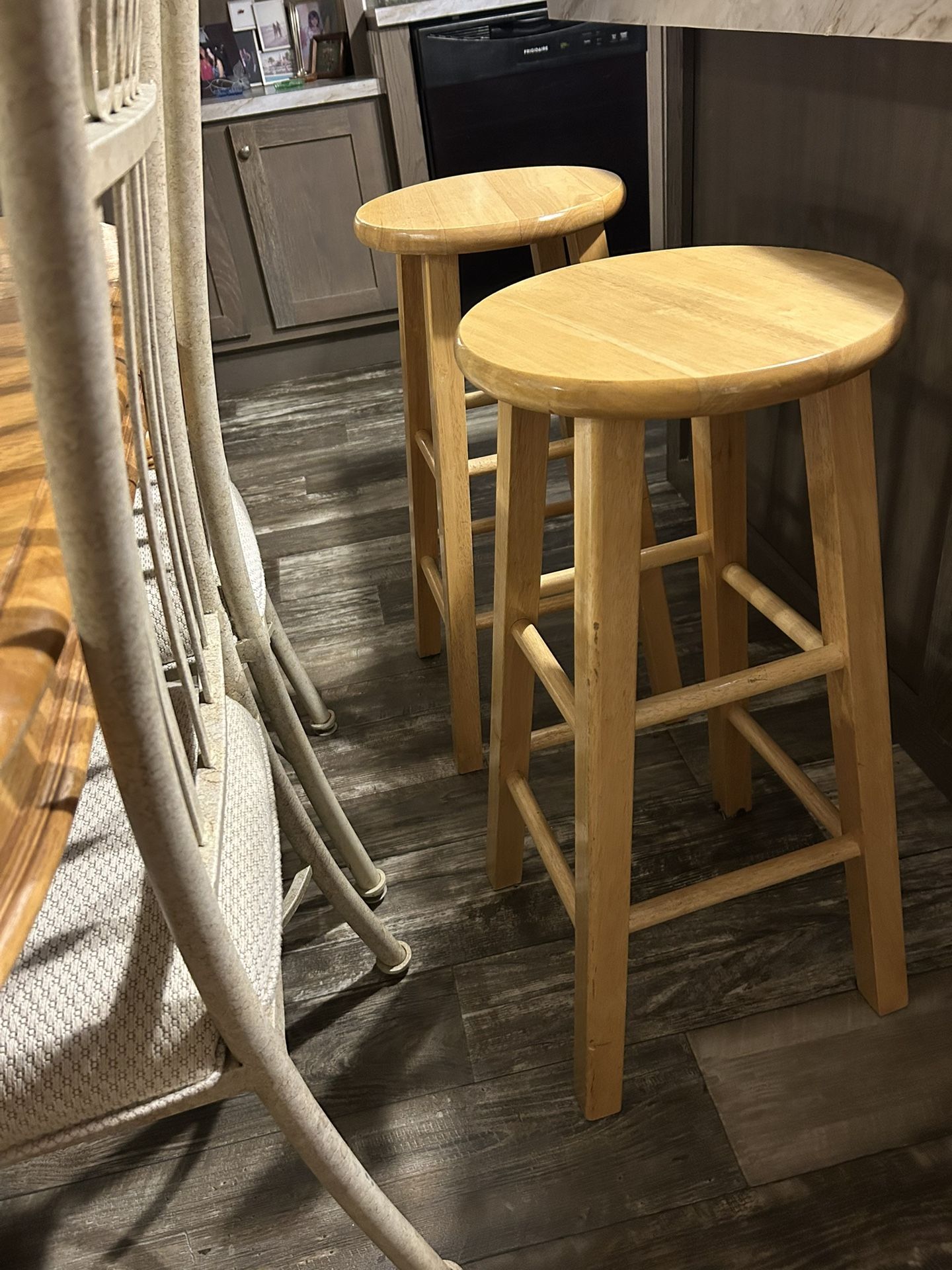 Kitchen Counter Wood Bar Stools