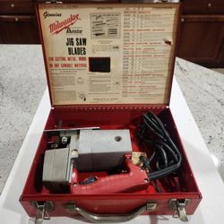 Vintage MILWAUKEE JIG SAW w/Extra Blades