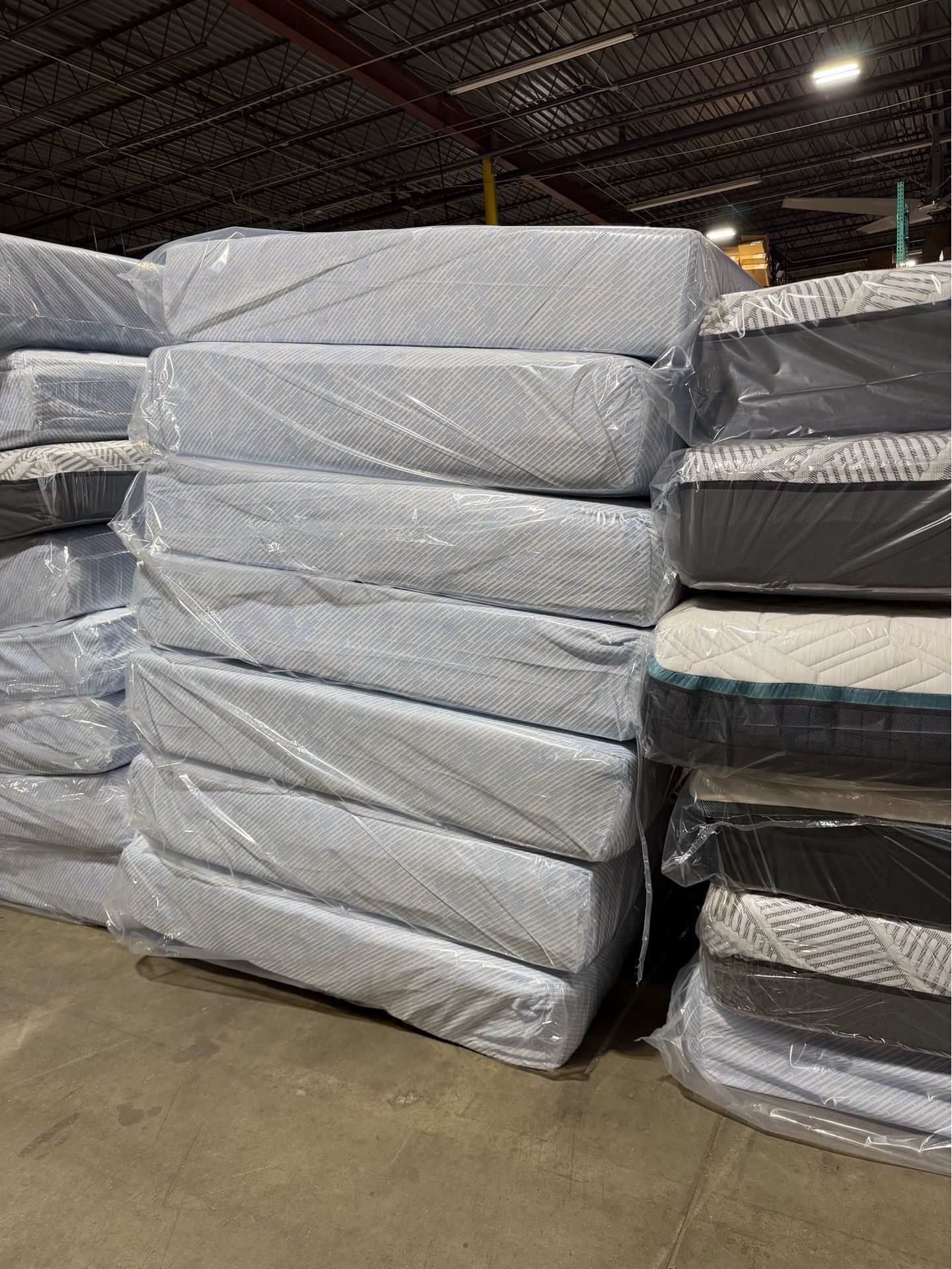 Upgrade Your Sleep with a Brand New full Size Mattress! ๐ฅ Experience ultimate comfort, support, and luxury every night. Our new full Size Mattress i