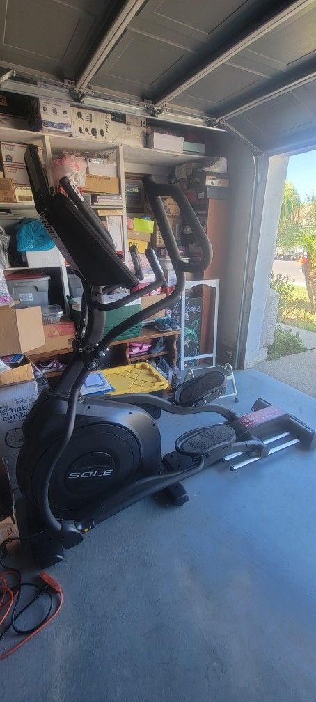 Elliptical SOLE E35
