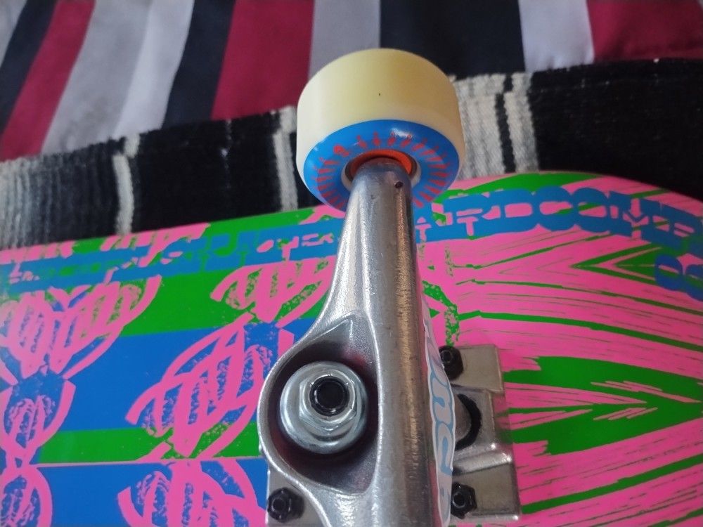 Skateboard  Sports & Outdoors