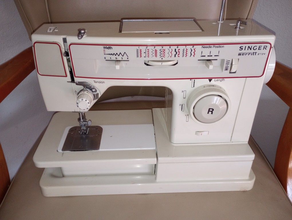 Vintage Singer Merritt 8734 sewing machine