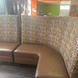 Vendo Boocths En Curva Como Para Un Bop O Restaurante Con Mesa