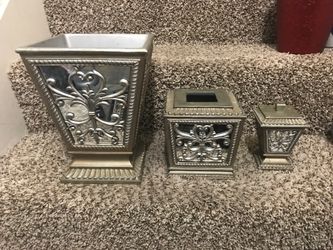 Bathroom vanity set