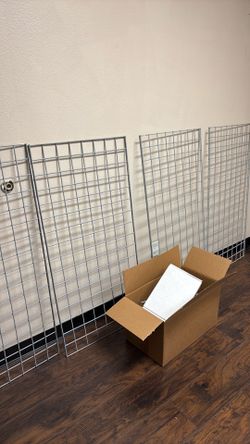 Grid wall with hooks