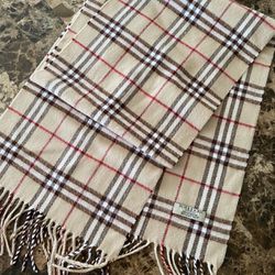 STUNNING AUTHENTIC BURBERRY SCARF