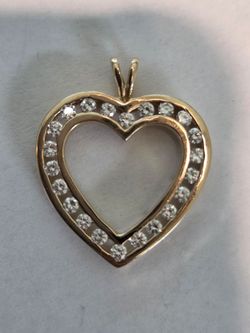 14K HEART PENDANT WITH NATIRAL DIAMONDS
