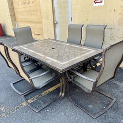 Outdoor Patio Deck Dining Table and 6 Chair Set. 