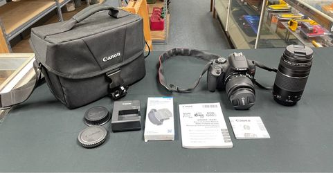 Canon EOS Rebel T7 Camera w/2 Lenses, Battery and Charger in Bag