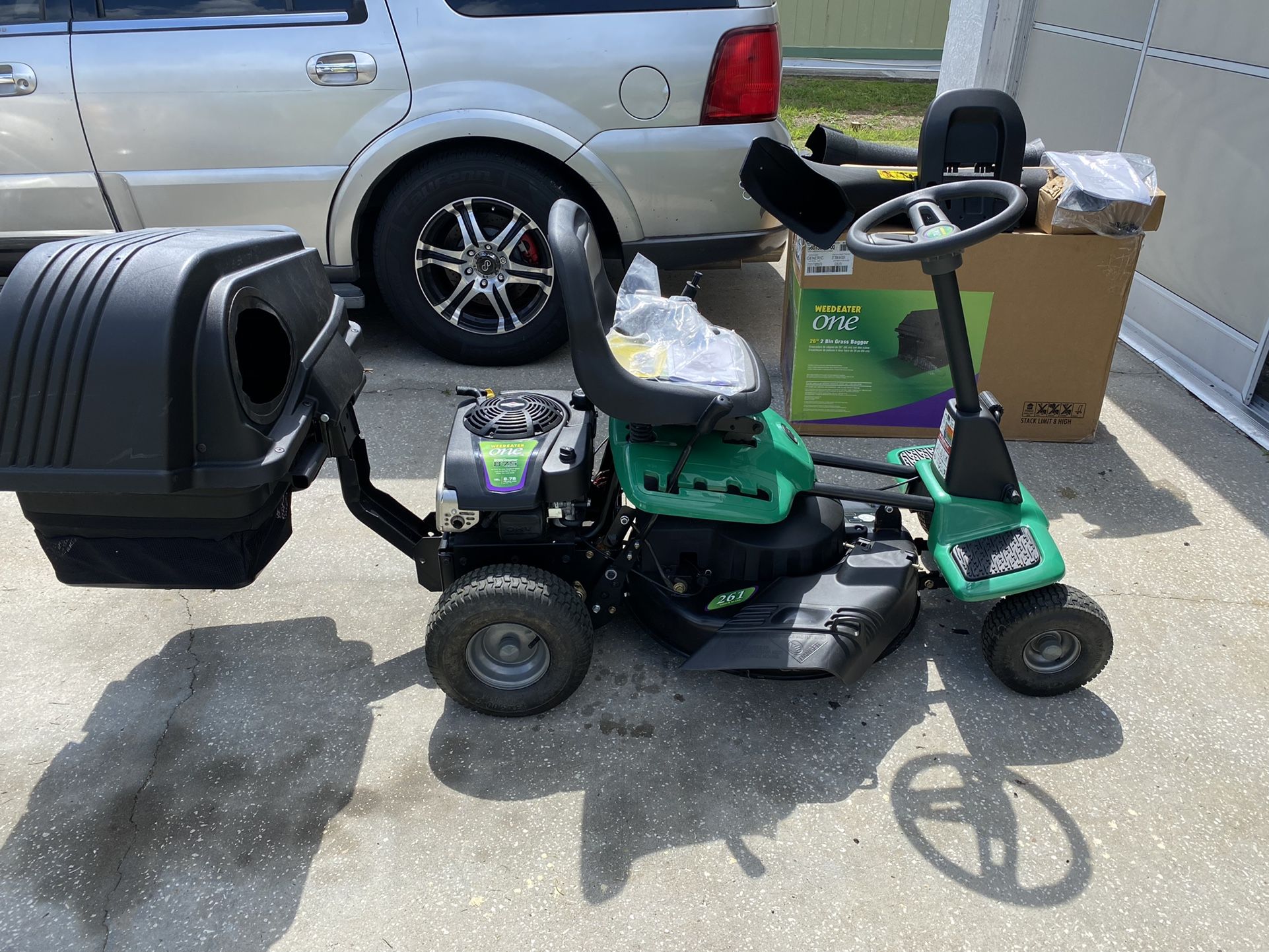 Weed Eater WE-ONE 26 -inch 190cc Ride on Mower New Used Once