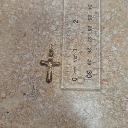 18k Yellow Gold Crucifix Pendant 