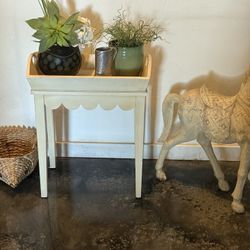 Country Farmhouse Ethan Allen Scalloped Tray Top Side Table