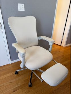 Ergonomic Office/Gaming Chair with Footrest and Headrest