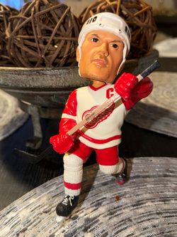 NHL Hockey Detroit Red Wings Steve Yzerman #19 Bobblehead Forever Collectibles