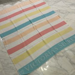 New Victoria Secret’s Beach Blanket