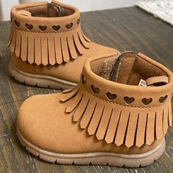 Carters boots size 4C like new