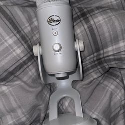 Blue yeti Logitech mic Very good quality