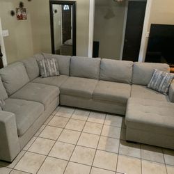 Beautiful 3pcs Sectional Sofa Set / Sala
